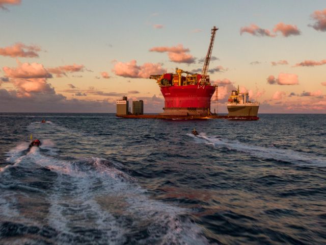 Greenpeace Activists Approach Shell Oil Platform