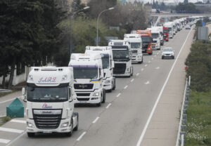 Los puertos viven una situación "crítica" por el transporte y confían en el acuerdo