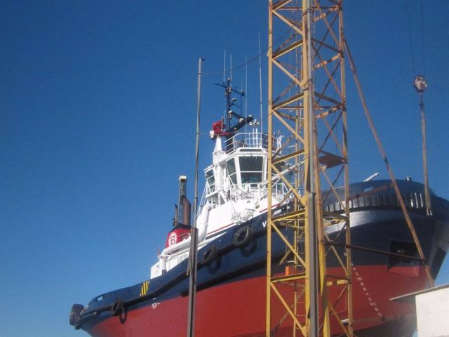 Barco en astilleros (Huelva).
