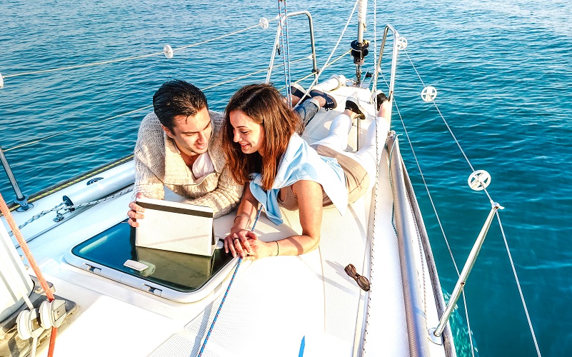 Young,Couple,In,Love,Having,Fun,With,Tablet,Pc,On