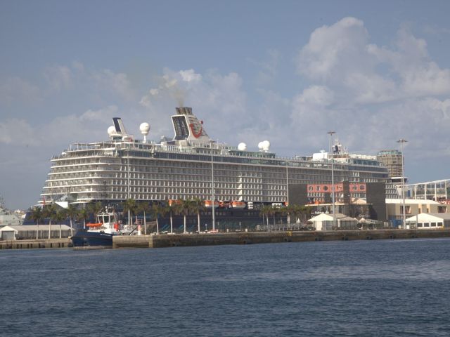 Crucero-Puerto-de-Las-Palmas-scaled