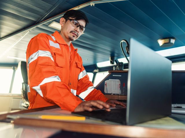 Seafarer_training_and_upskilling_will_be_essential_Shutterstock_DNV-scaled
