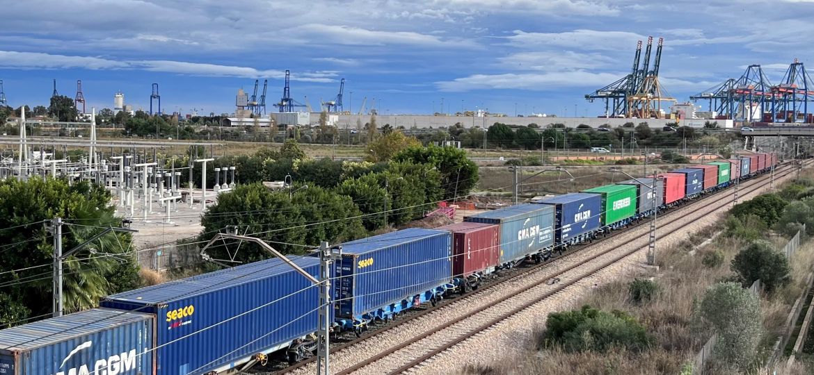 Tren-puerto-de-Valencia_