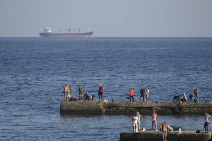 el-barco-aroyat-llega-al-puerto-maritimo-de-chornomorsk-cerca-de-odesa-al-sur-de-ucrania