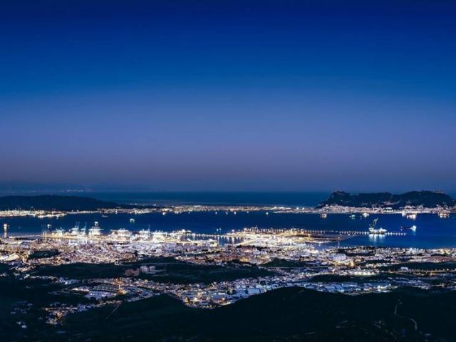 puerto-de-algeciras-nocturna_201-3006957_20231016085313