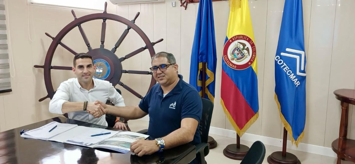 FIRMA-CONTRATO-BUQUE-HOSPITAL-FRIZONIA-COTECMAR