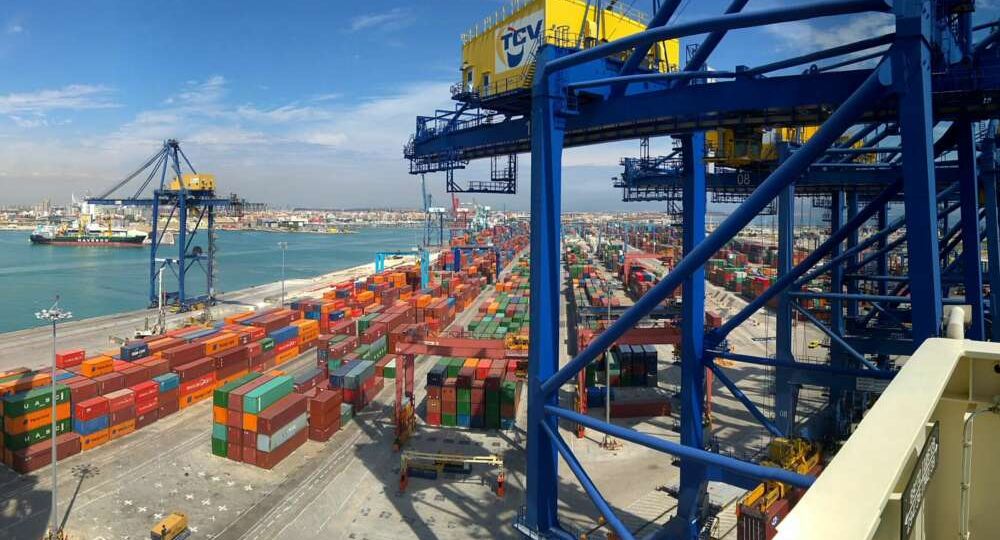 Vista-Puerto-Valencia-carga-y-descarga-contenedores-1000x665-1