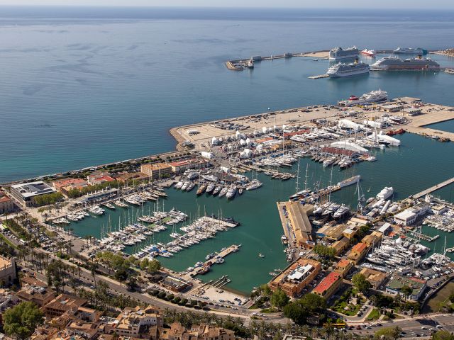 Yacht-harbor-Palma-de-Mallorca-1