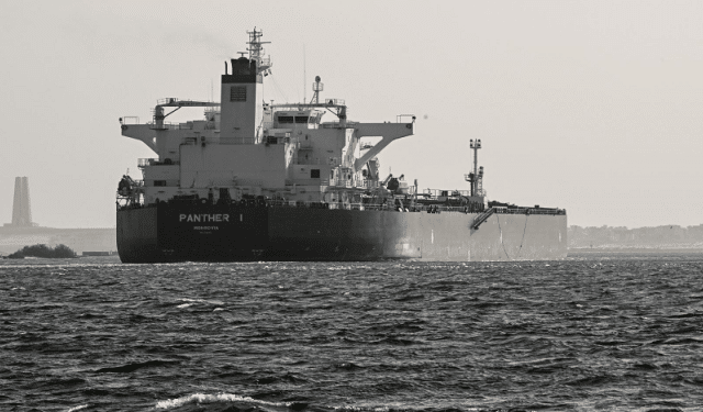 barco-en-el-mar-Rojo-750x375-1