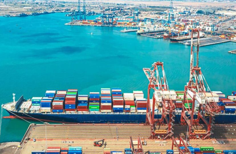 vista-aerea-de-buque-portacontenedores-1-828x548-1