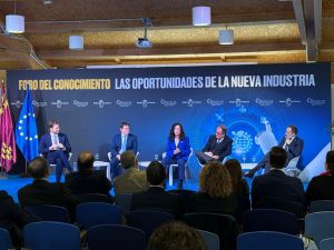 CTN apuesta por impulsar el futuro industrial en la Región de Murcia mediante la Inteligencia Artificial 10 Foro del Conocimiento Noelia Ortega en la mesa redonda La Inteligencia .stria