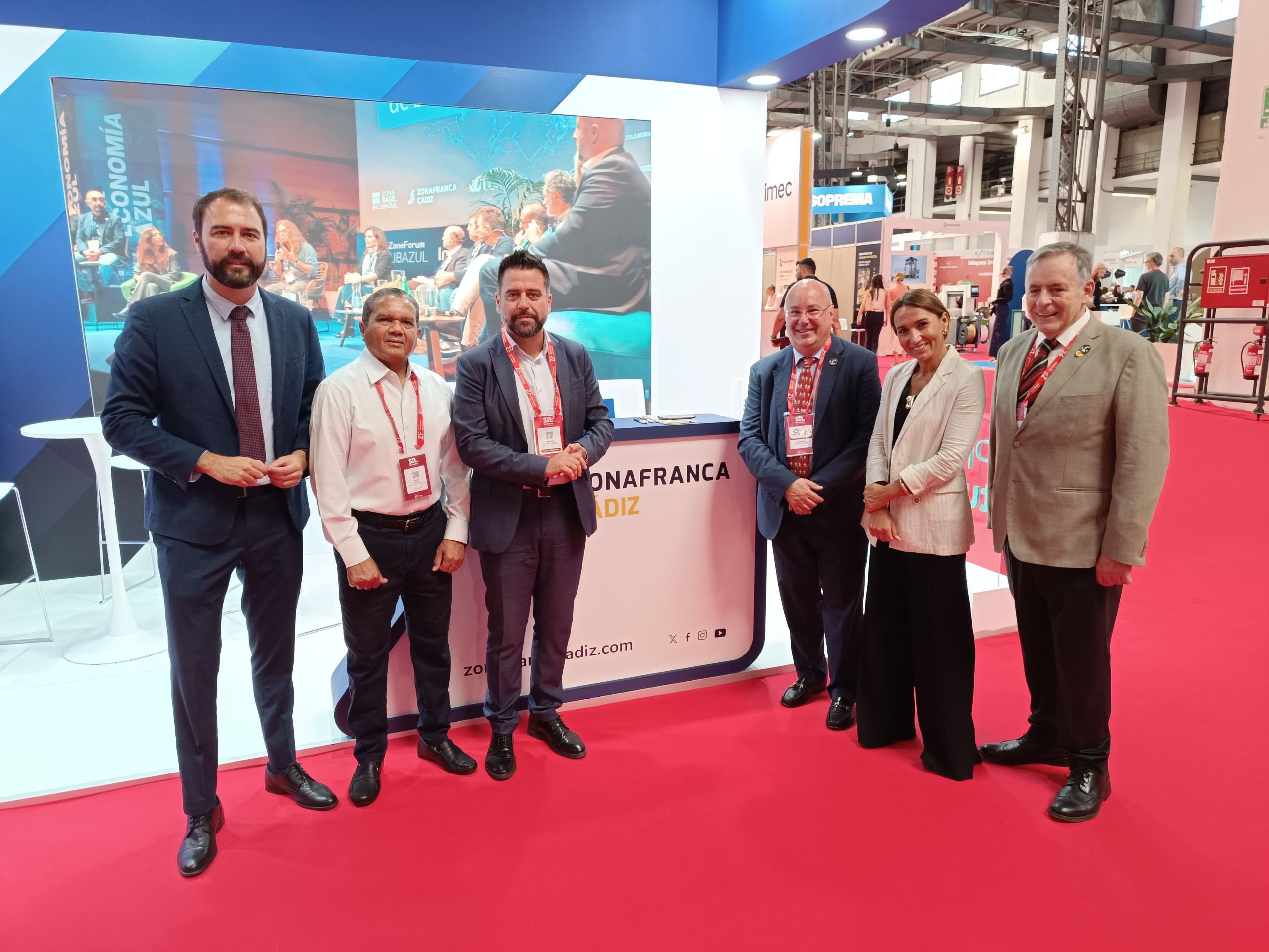 Otro grupo en el stand scaled