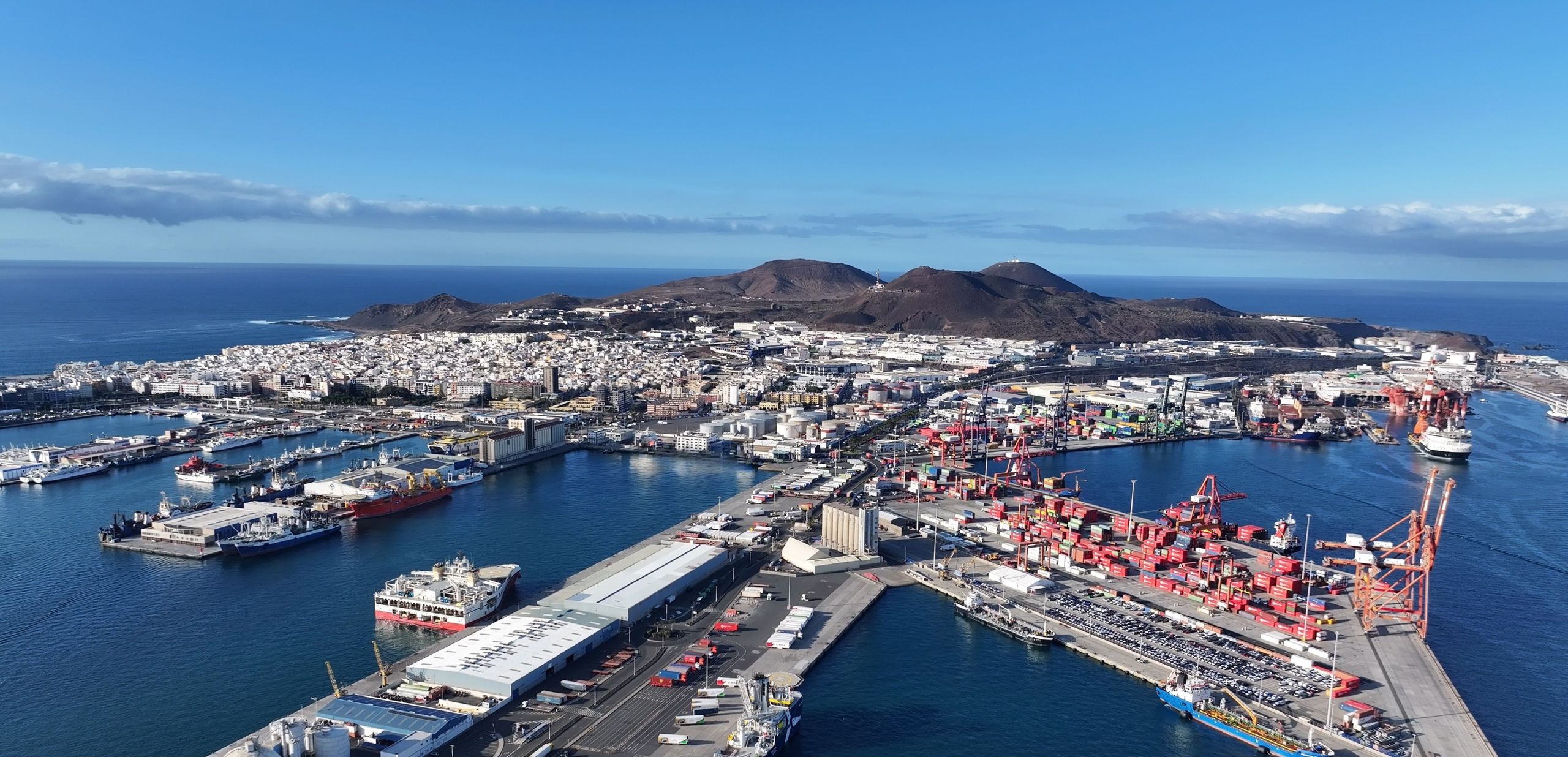 SUARDIAZ Group refuerza los tráficos Península-Canarias con la adquisición de Transporte Multimodal Canario (TMC) 7 Puerto Las Palmas cedido ASOCELPA v2 scaled